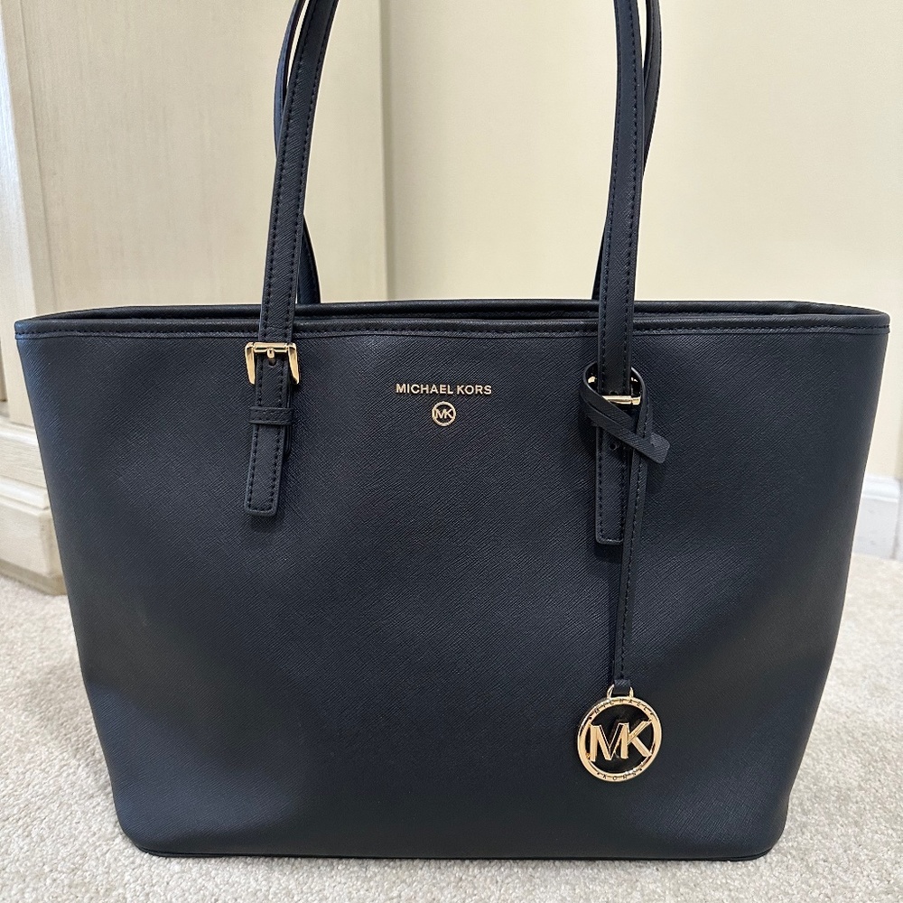 Michael Michael Kors Jet Set Charm Zippered Tote